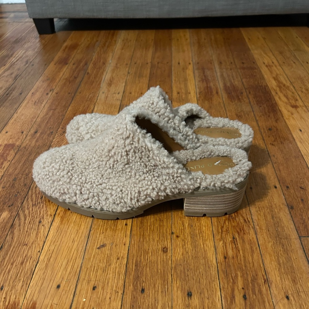Donald Pliner Sammie Plush Shearling Open Back Slip On Block Heel Mules Tan 10